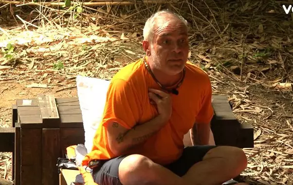 borcanul-cu-miere-motiv-de-cearta-in-camp-ba-vorbeste-frumos-ai-par-alb-in-cap