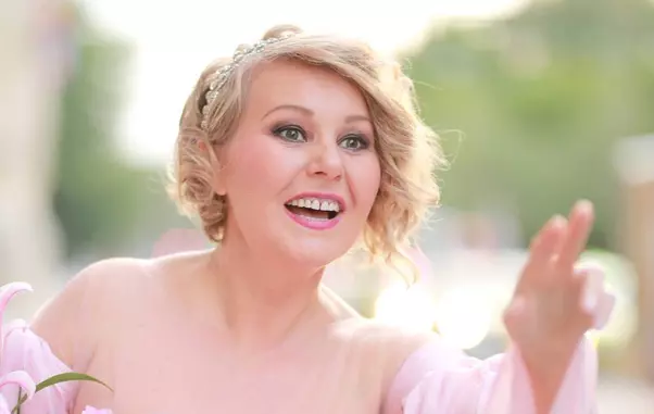 cine-este-tania-popa-1