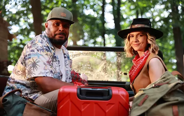 sunt-celebru-scoate-ma-de-aici-1-1