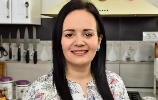 cati-bani-ajunge-sa-faca-jamila-cuisine-pe-luna-din-vizualizarile-pe-youtube