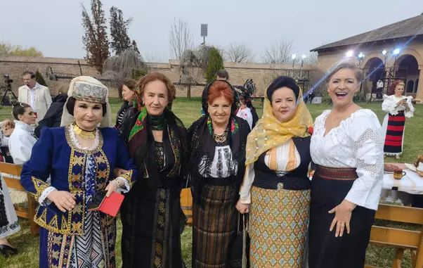 matilda-cu-colegele-ei-de-scena