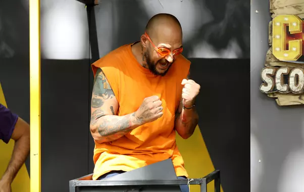 Cristi-Mitrea-Sunt-celebru-scoate-ma-de-aici-1