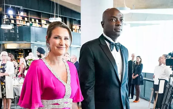 printesa-martha-louise-a-norvegiei-a-renuntat-la-indatoririle-regale4-copy