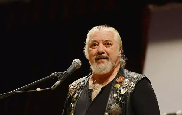 27867345_1327118254056656_3714936368504952332_n