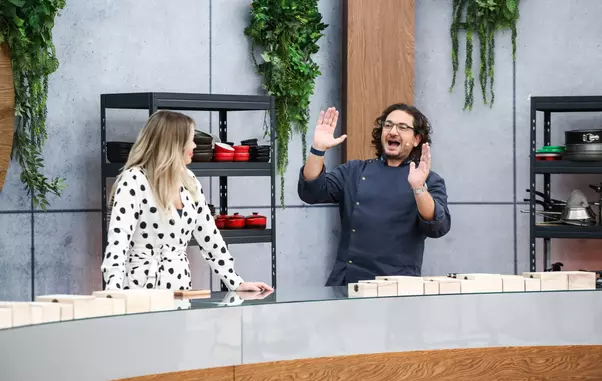 Premiera-Chefi-la-cutite