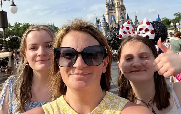 1_sue-radford-admits-shes-freaked-out-after-spotting-disturbing-sight-on-holiday