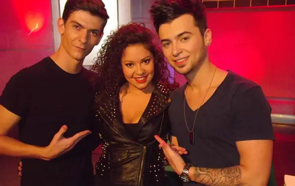 558918_632645836775222_1408178162_n