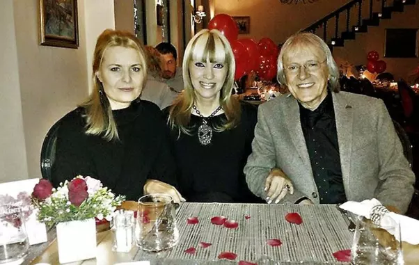 cine-sunt-simona-secrier-si-mihaela-constantinescu-actuala-si-fosta-sotie-ale-lui-mihai-constantinescu-1-1280×720-1