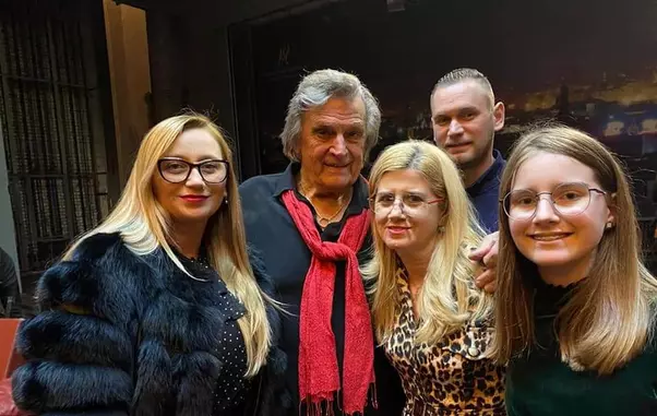 fb_img_1679396307240