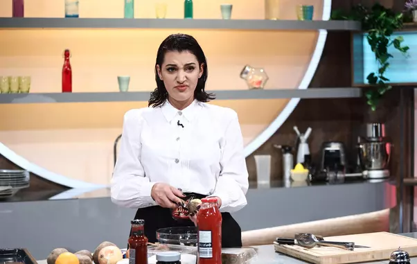 amalia mihart chefi la cutite