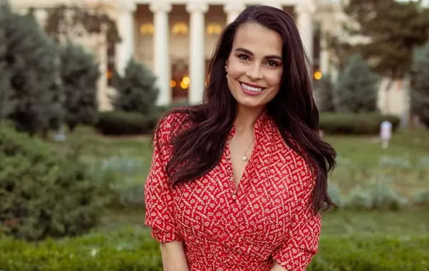 cine-este-anca-serea