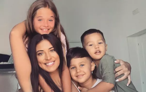 antonia-si-copiii-ei-maya-dominic-si-akim-2