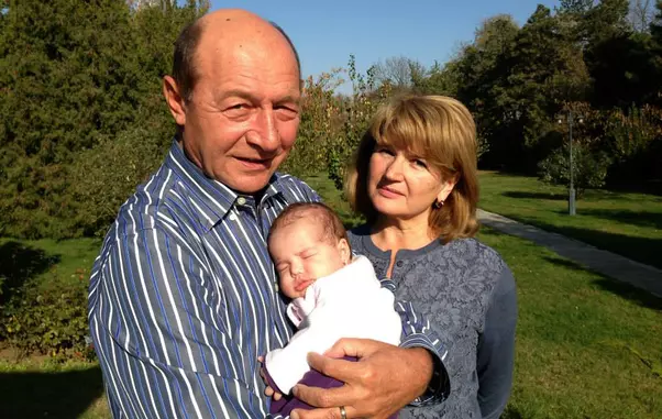 maria-basescu-si-traian-basescu-pensie