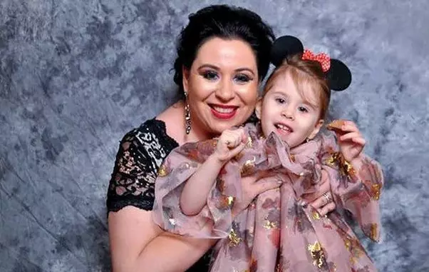 oana-roman-are-aparitii-senzationale.-iata-cum-a-atras-atentia-la-cel-mai-asteptat-botez-din-showbiz1