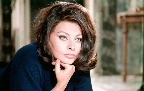 Archives – Sophia Loren sur le tournage du film „Opération Crossbow”. 1965