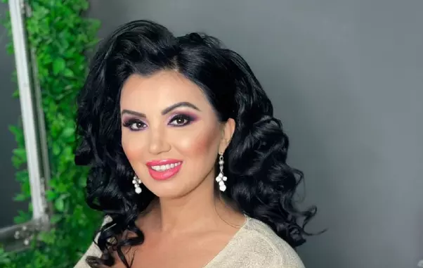 adriana-bahmuteanu-operatii-estetice-1