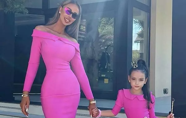 bianca-dragusanu-i-a-vopsit-parul-fiicei-sale-de-doar-6-ani-zstie-exact-ce-vrea_8_1_size24-2