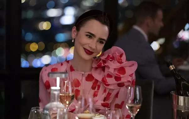 LMKMEDIA_EMILY_IN_PARIS_SEASON-3-SERIES-LMK106-30