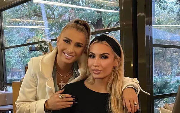 64ff4ccbe59b7-anamaria-sarah