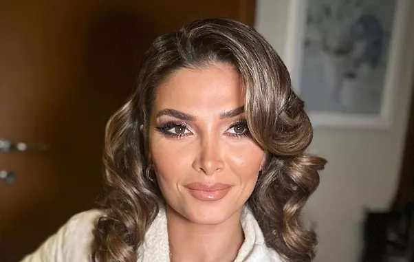cine-este-alina-puscas-biografie-varsta-studii-cariera-familie-afla-totul-despre-frumoasa-prezentatoare-1-crop-1678352556-1