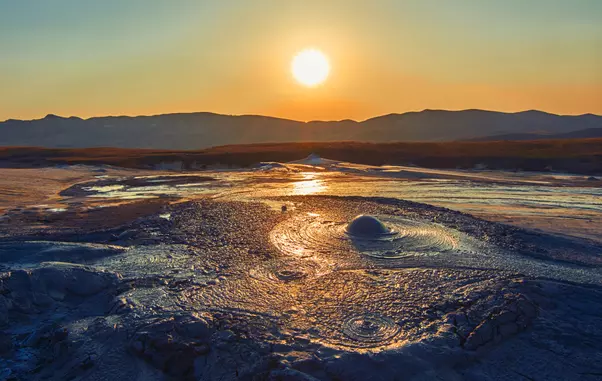 Sunrise,In,The,Muddy,Volcanoes,National,Reservation,In,Romania,berca,buzau,vulcanii,Noroiosi.
