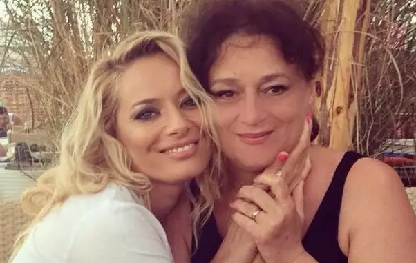 mama-laura-cosoi-3