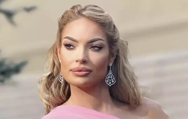 valentina pelinel 329