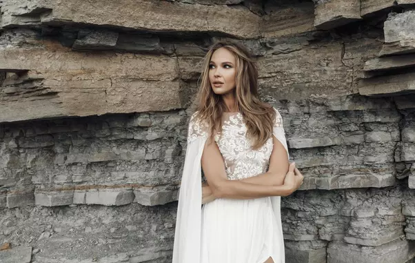 beautiful-bride-wedding-drees_624325-717