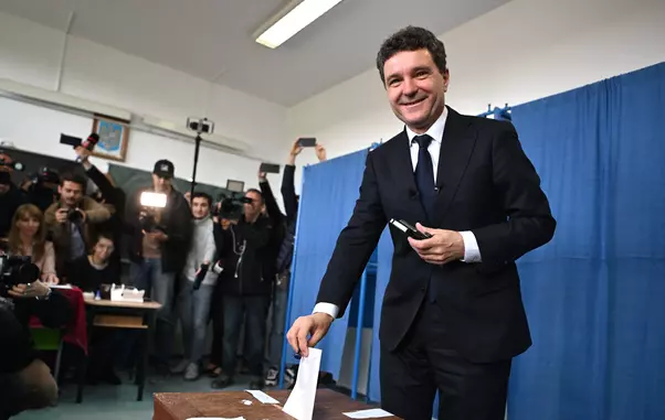 Romanians head to polls for 2nd round of presidential elections