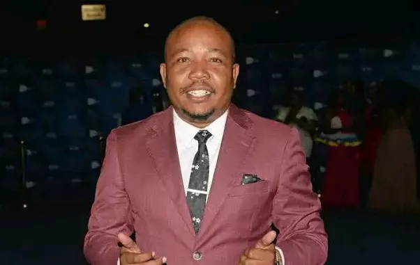 Presley Chweneyagae2