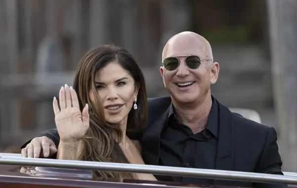 Jeff Bezos and Lauren Sanchez Leaves The Hotel – Venice