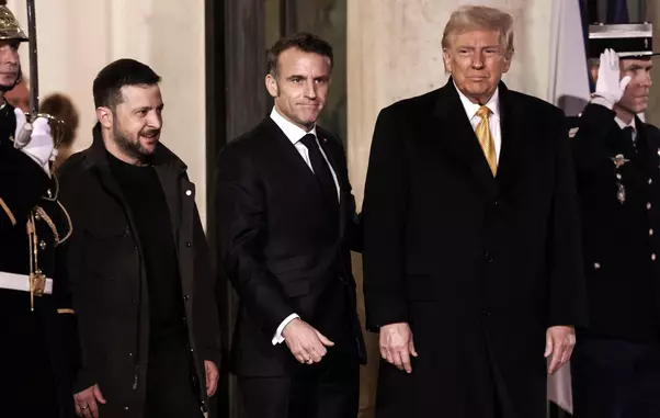 Le président français Emmanuel Macron reçoit ses homologues américain Donald Trump et ukrainien Volodymyr Zelensky au palais présidentiel de l’Elysée à Paris