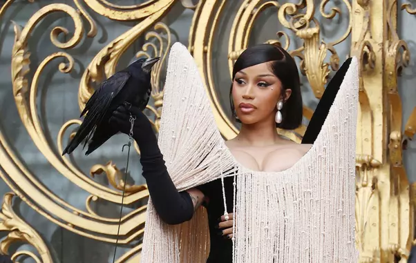 Les célébrités au défilé Schiaparelli „Collection Haute Couture Automne/Hiver 2025-2026” lors de la Fashion Week de Paris (PFW)
