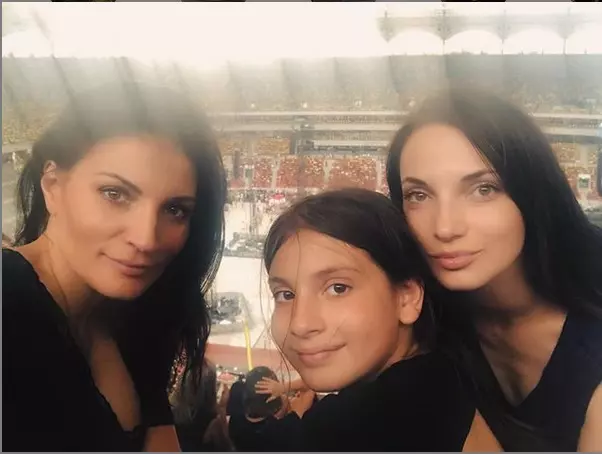 Ioana Ginghină, alături de fiica ei, Ruxandra, și de sora ei, Elena