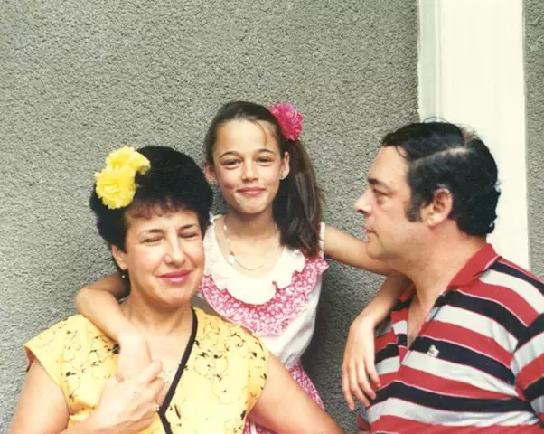 Andreea-Raicu-si-parintii-in-tinerete