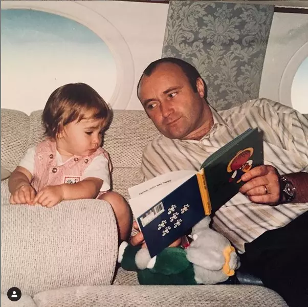 Lily-Collins-s-a-logodit4