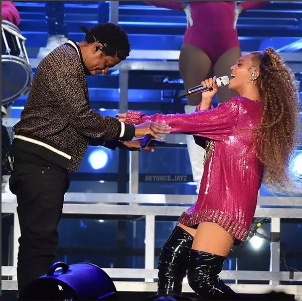 Un tricou poate ascunde multe...