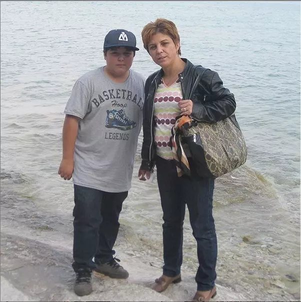 Lino Golden, alături de mama lui.