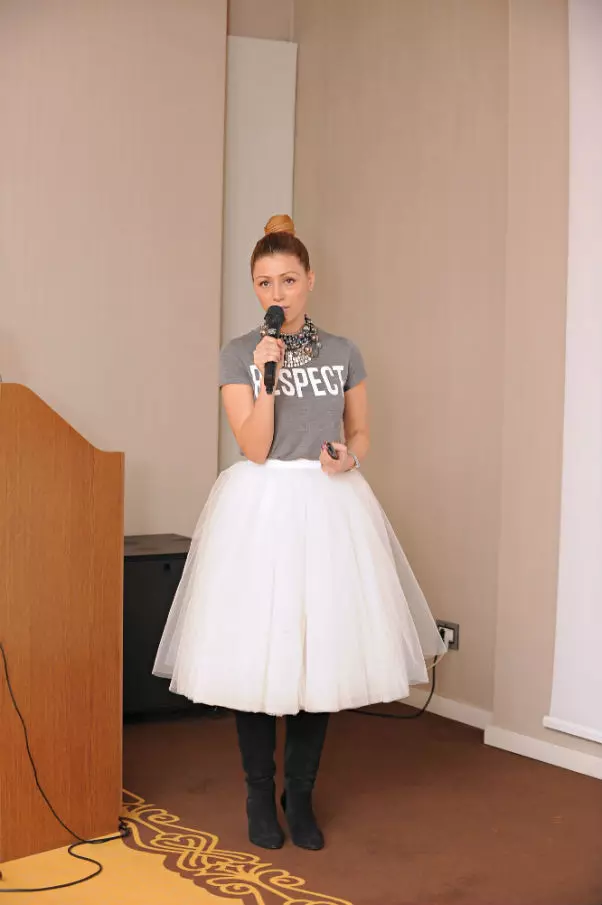 Carmen Dinca Make up artist Avon