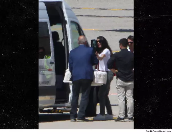 George şi Amal Clooney, prima vacanţă alături de gemenii lor (2)