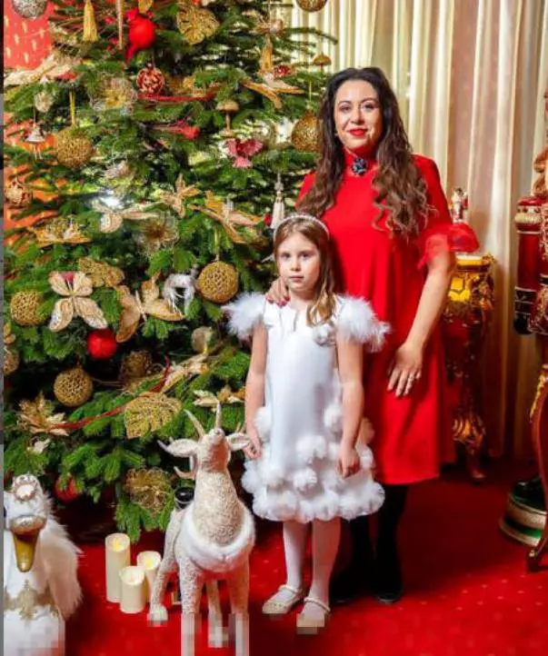 Oana Roman și fiica ei, Isabela