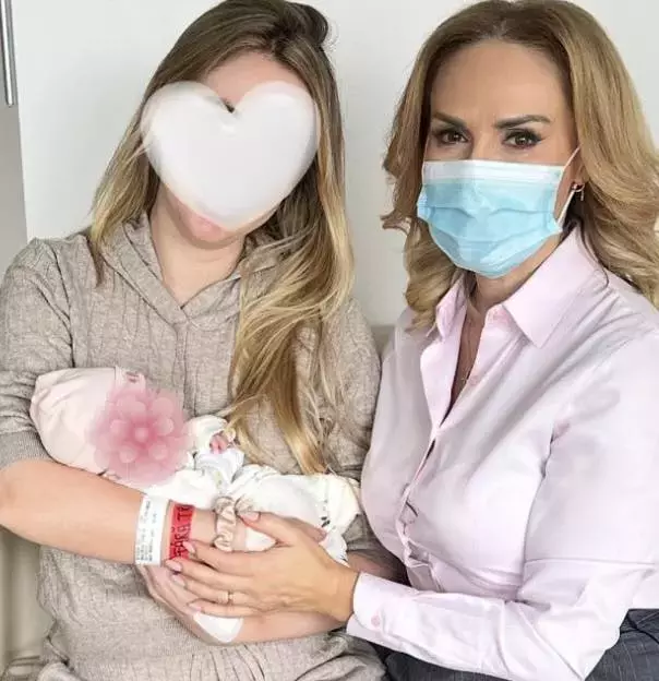 gabriela-firea-e-bunica-pentru-prima-data-nepoata-emily-victoria-6