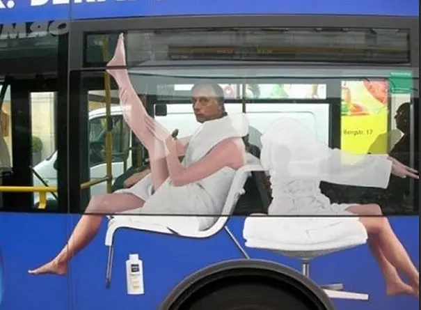 Barbat in autobuz