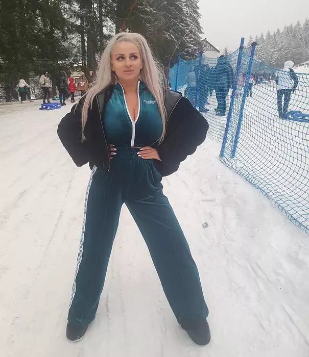 Sânziana Buruiană alăptează de șase ani și jumătate. "Aș putea intra în Cartea Recordurilor!"