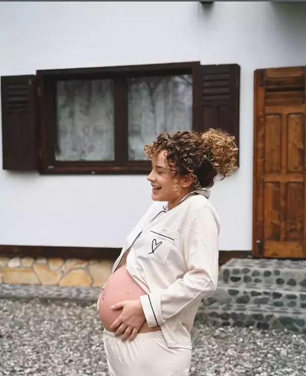 diana-zamfirescu-gravida