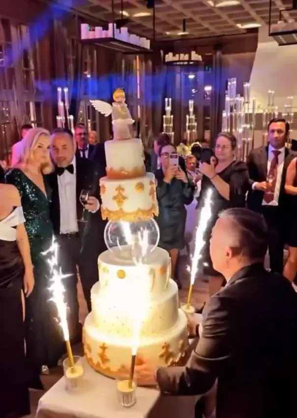 cat-a-fost-darul-la-botezul-fiului-lui-lui-Laurentiu-reghecampf-10