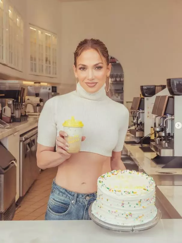jlo-cake.jpg