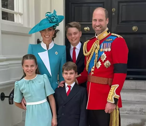 printul-william-kate-george-charlotte-louis-parada-trooping-the-colour