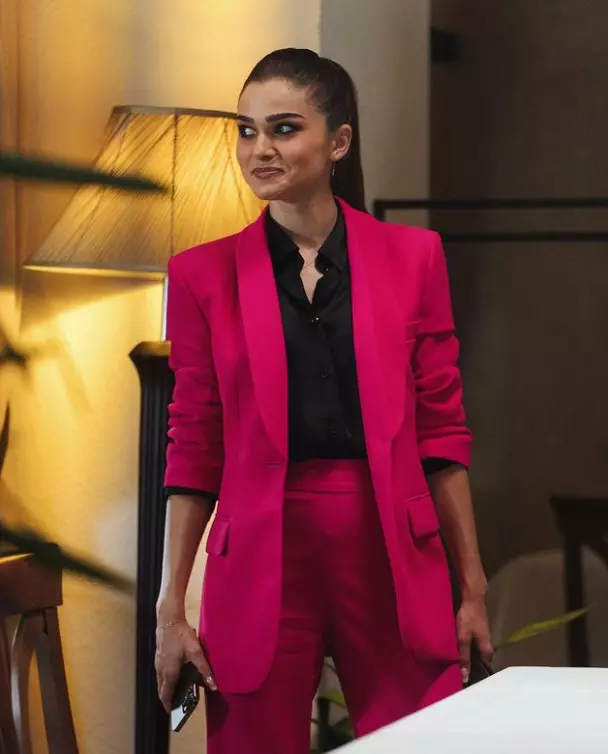 Theo Rose ar fi însărcinată cu copilul lui Anghel Damian