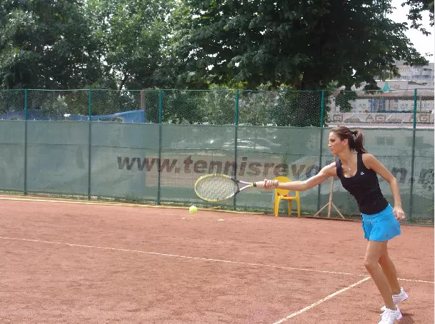 Geanina Ilieş a jucat tenis alături de copiii orfani 